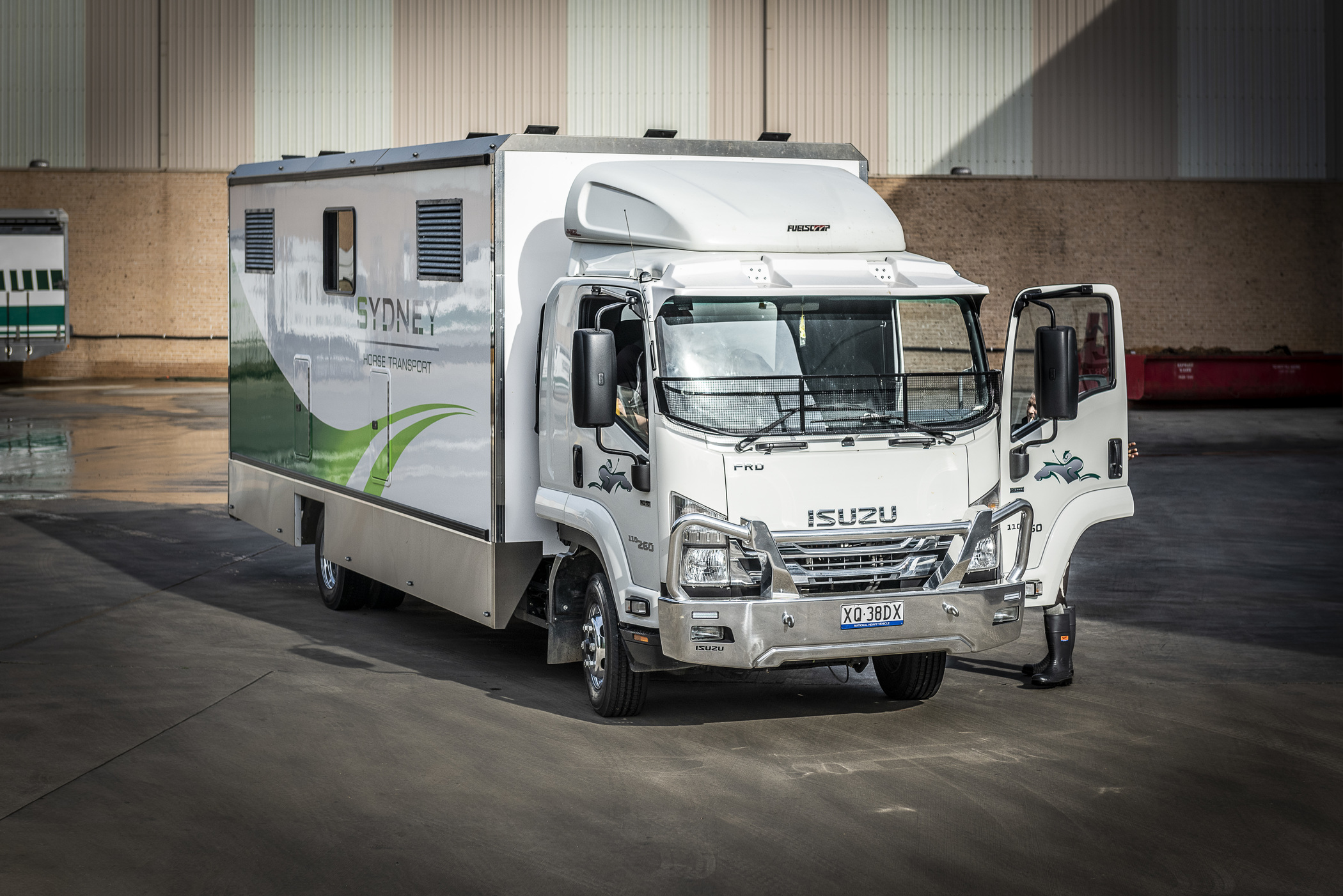 The Perfect Quinella Isuzu And Sydney Horse Transport